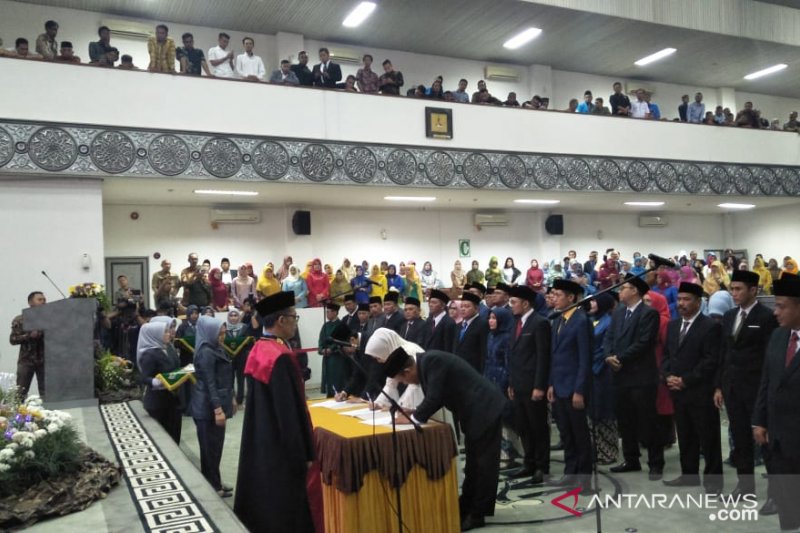 50 anggota DPRD Cianjur periode 2019-2024 dilantik