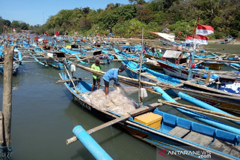 Nelayan Garut mulai melaut karena cuaca sudah normal