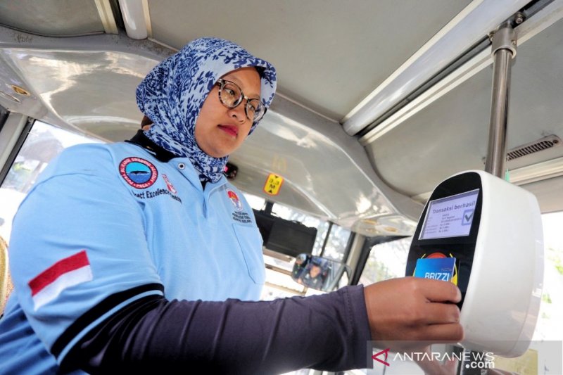 Tarif bus trans metro Bandung Rp1 untuk guru, buruh dan veteran