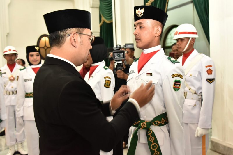 Ridwan Kamil kukuhkan anggota Paskibraka Jabar 2019