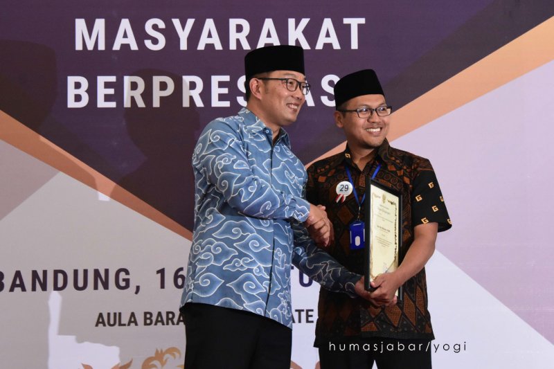 Ini 80 orang/lembaga berprestasi terima penghargaan dari Gubernur Jabar