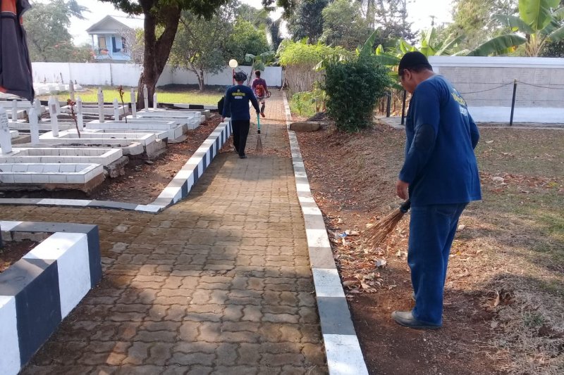 Taman makam pahlawan Cianjur dibersihkan jelang peringatan kemerdekaan