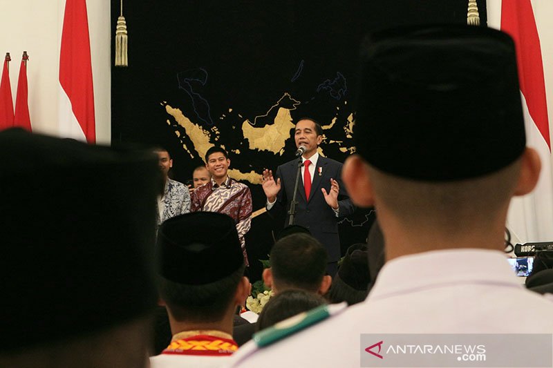 Presiden dan Paskibraka Peringatan HUT Ke 74 RI