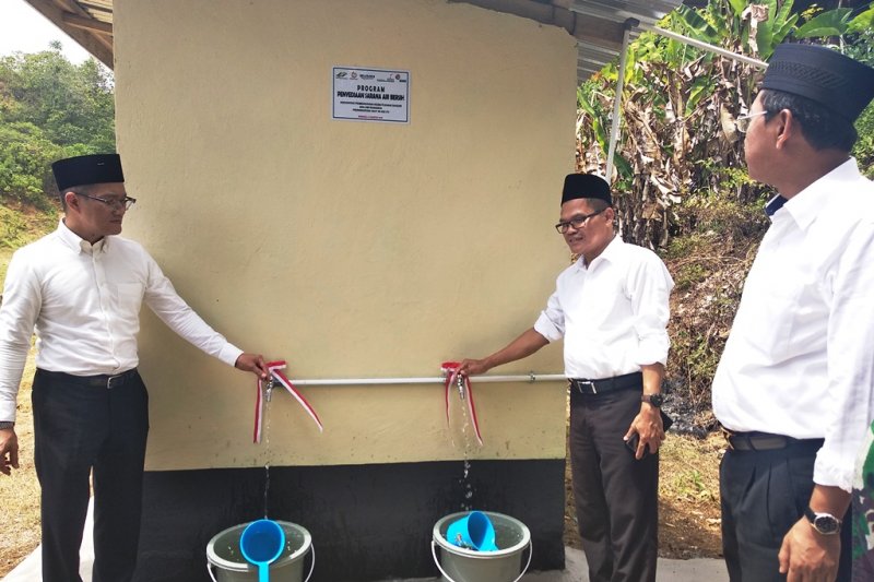 BUMN Hadir Untuk Negeri bedah lima rumah di Mamuju