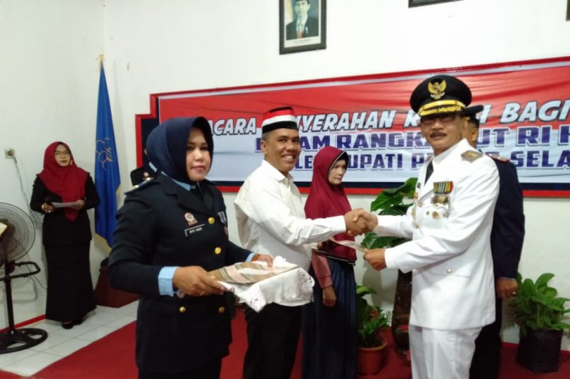 Hendrajoni serahkan remisi kepada 40 narapidana