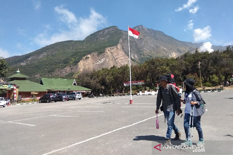 Pendaki rayakan Kemerdekaan Indonesia di Gunung Papandayan