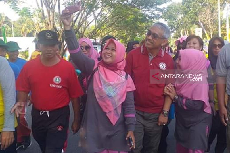 Pemkab Lutim gelar jalan santai dalam rangka HUT ke-74 Kemerdekaan RI