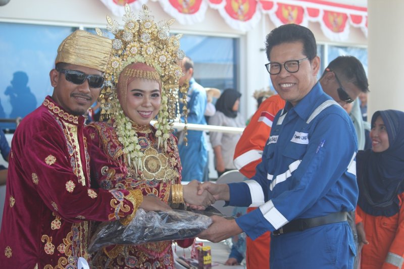 Lomba kostum daerah meriahkan HUT Kemerdekaan di lingkungan DSLNG