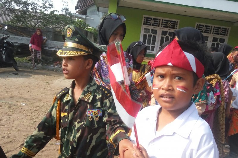 Siswa sekolah di Lampung Timur masih merayakan HUT Kemerdekaan