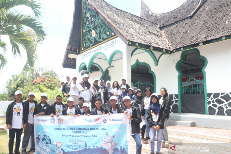Peserta SMN-2019 Jawa Tengah Kunjungi Wisata Alam-Budaya Sulut