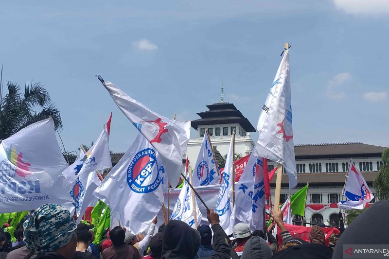 Surat edaran Gubernur Jabar soal UMK Jabar terobosan baru pengupahan