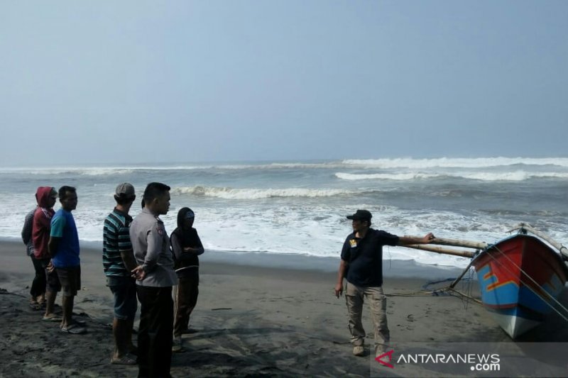Tim gabungan masih cari dua nelayan Cianjur yang tenggelam