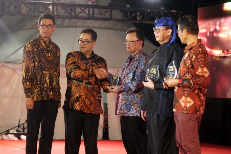 Berkat JQR, Ridwan Kamil terima Penghargaan Kepala Daerah Inovatif 2019