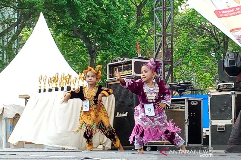 Tari Maraok, salah satu tari yang dilombakan di Padang Fair 2019