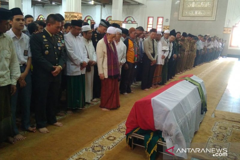 Ketua MUI Cianjur pimpin shalat jenazah Ipda Erwin Yudha Wildani