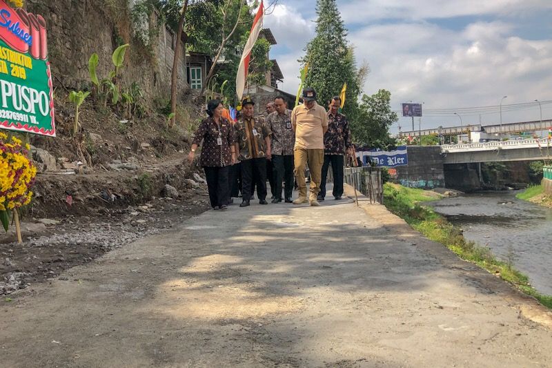 Diberikan warga Pariaman untuk jalan tepi sungai bagi wisata waterfront city