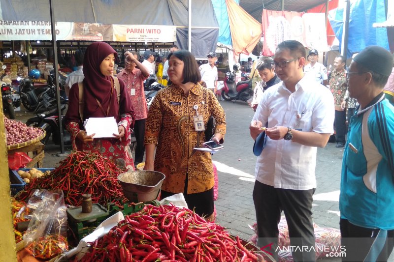 Pasokan normal, harga cabai di Kota Solo berangsur turun
