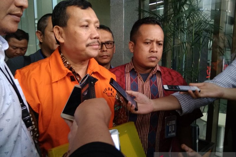 Sekda Jawa Barat Iwa Karniwa ditahan KPK