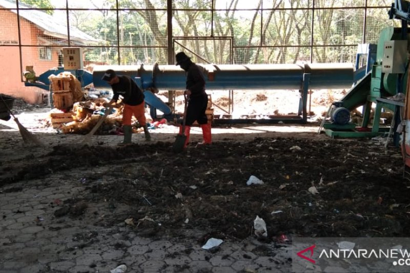 DLH Cianjur berhasil mengurangi tumpukan sampah di TPSA