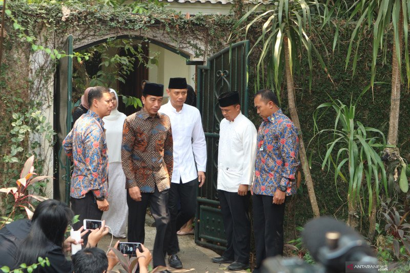Presiden Jokowi melayat ibunda SBY ke Puri Cikeas