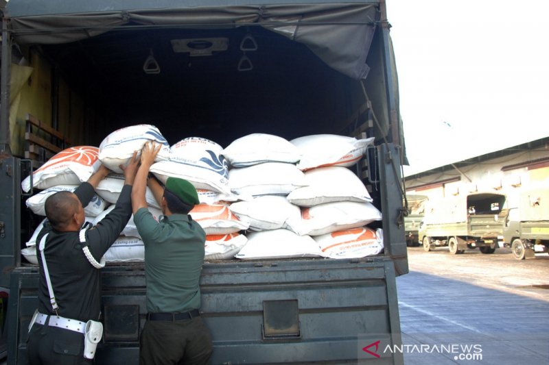 Bantuan beras untuk Papua