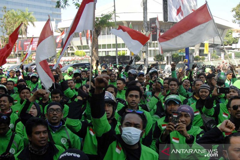 Aksi protes pengemudi Gojek di Makassar