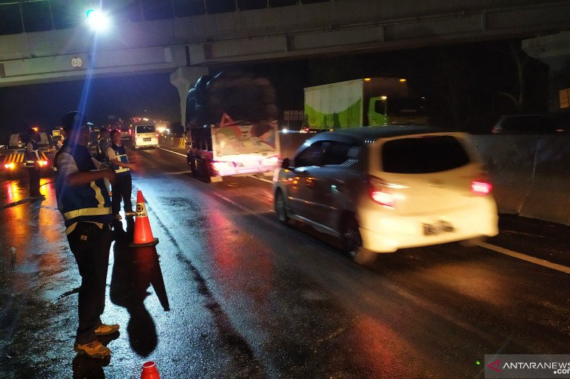Arus lalu lintas kendaraan mulai pulih pascakecelakaan maut Cipularang