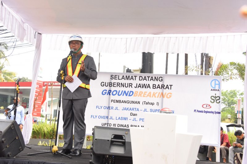 Gubernur Jawa Barat teken prasasti dimulainya pembangunan tiga jalan layang