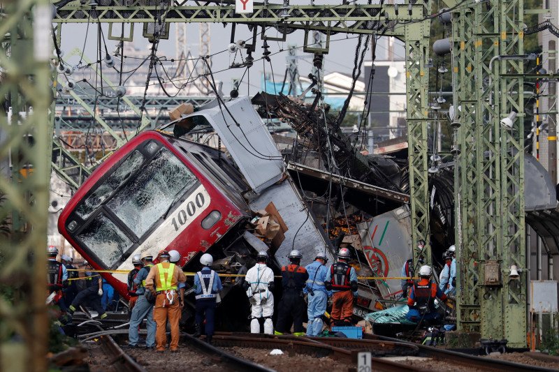Kereta tabrak truk sebabkan 30 orang cedera