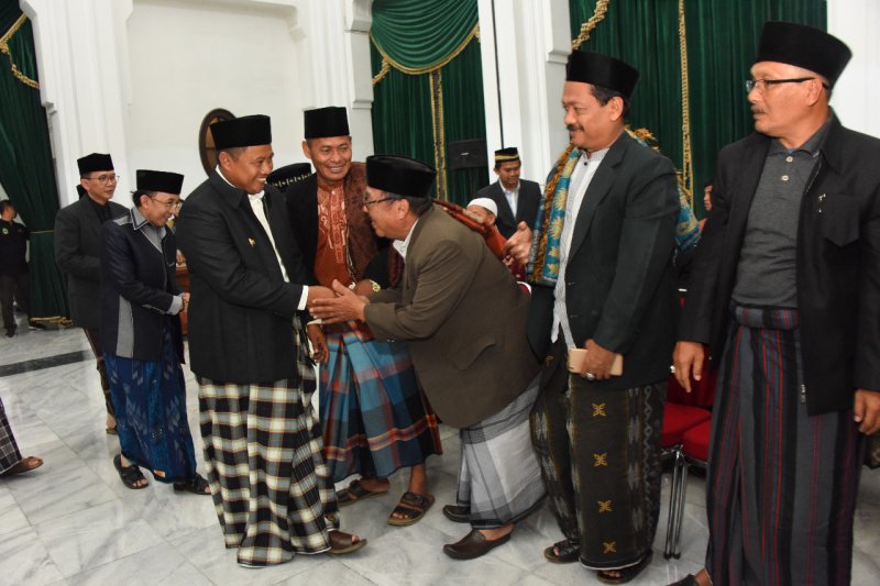 Wagub Jawa Barat lantik pengurus masjid milik pemrov