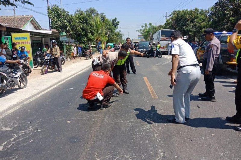 Tiga korban meninggal akibat bus PO Mira adu kuat dengan Toyota Inova