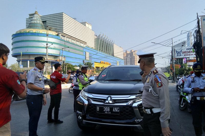 Perluasan ganjil genap di Jakarta, sejumlah kendaraan terjaring razia