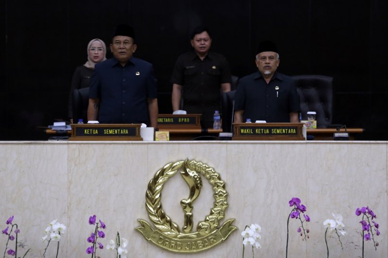 Tok, DPRD Jawa Barat umumkan susunan delapan fraksi