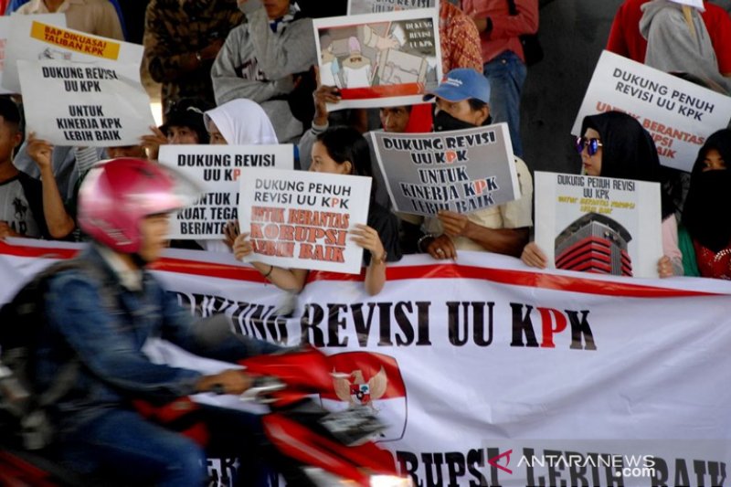 Aksi dukung revisi UU KPK