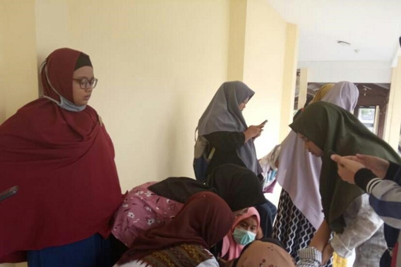 Karhutla Riau - Empat mahasiswa UNRI dirawat ke RS karena asap