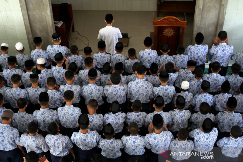 Sholat gaib untuk BJ Habibie