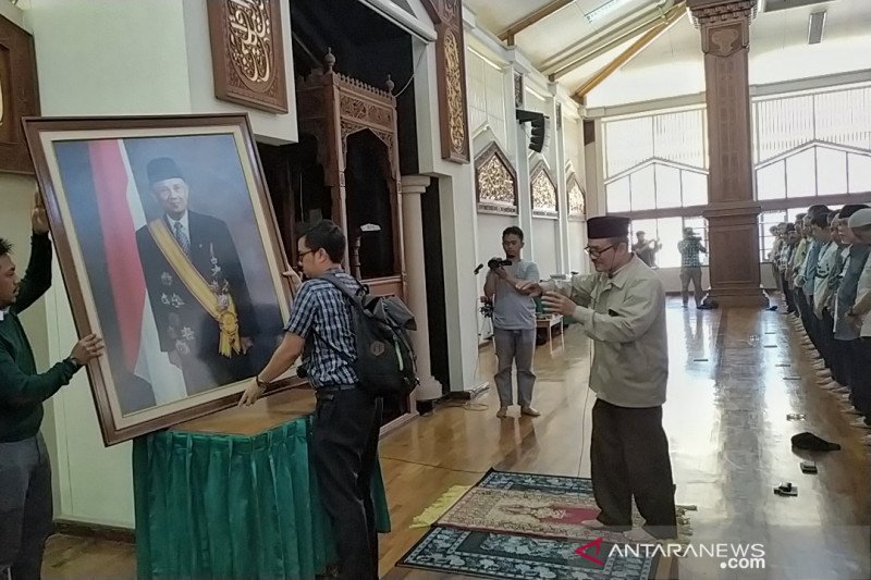 Habibie wafat -  Jamaah Masjid Habibburahman PTDI gelar shalat gaib