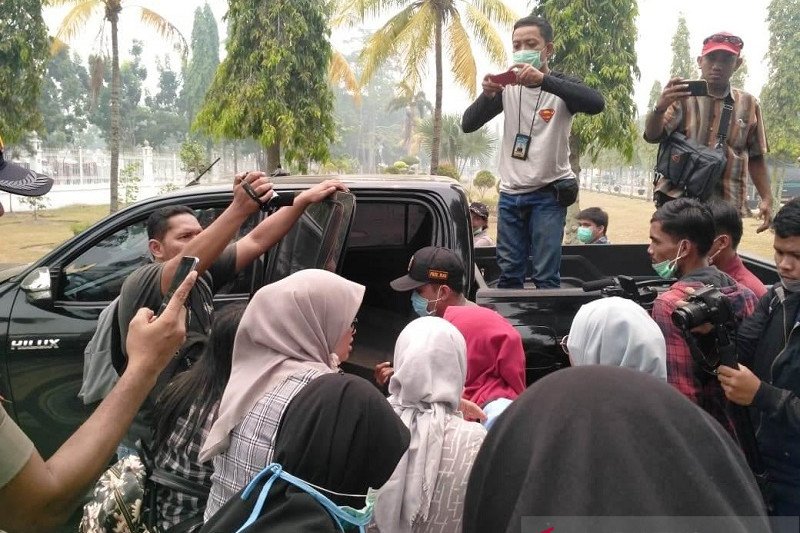 Karhutla Riau - VIDEO - Seratusan mahasiswa FISIP gelar aksi tanggapi Karhutla Riau