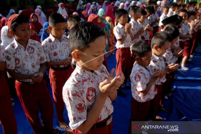 SHALAT GHAIB DAN DOA UNTUK BJ HABIBIE DI GOWA