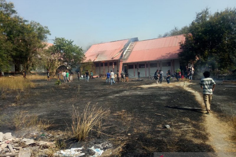 Dua gedung perkuliahan Untad terbakar