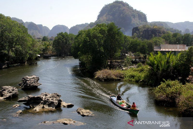 Wisata pegunungan kars Rammang-Rammang