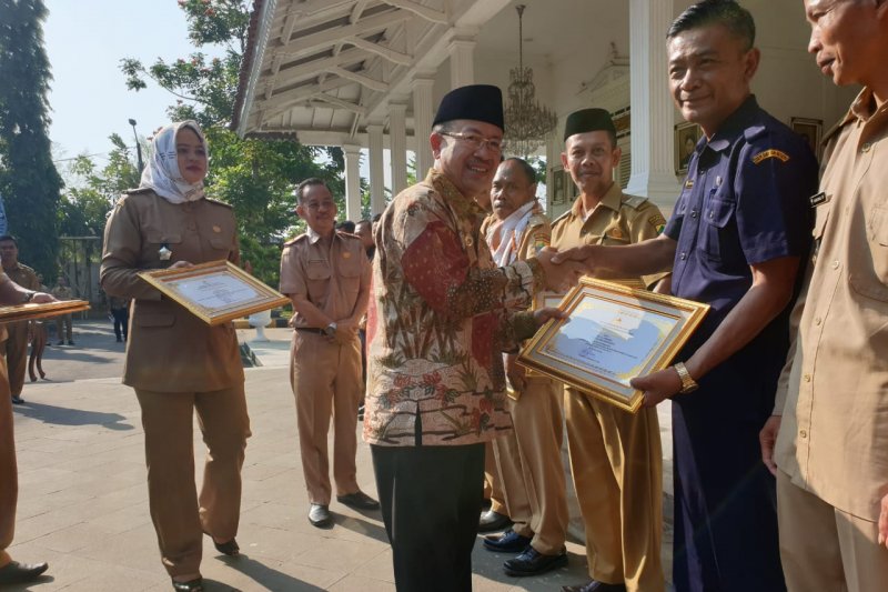 Pengelola dan wajib pajak di Cianjur diganjar penghargaan