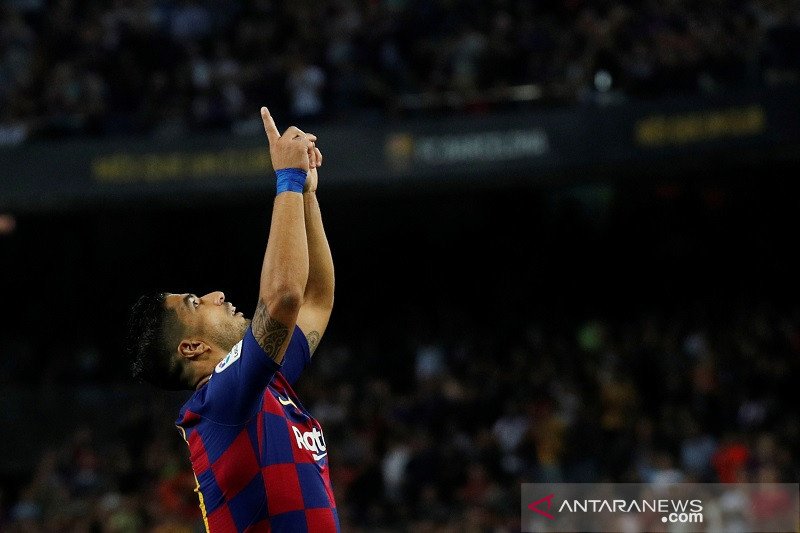 Barcelona bekuk Valencia 5-2 berkat dwigol supersub Suarez