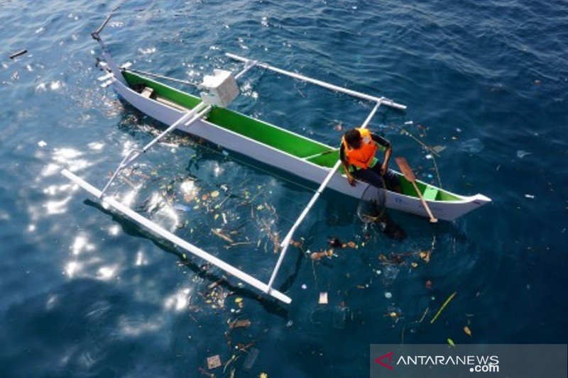 Gerakan bersih laut dan pantai di Palu