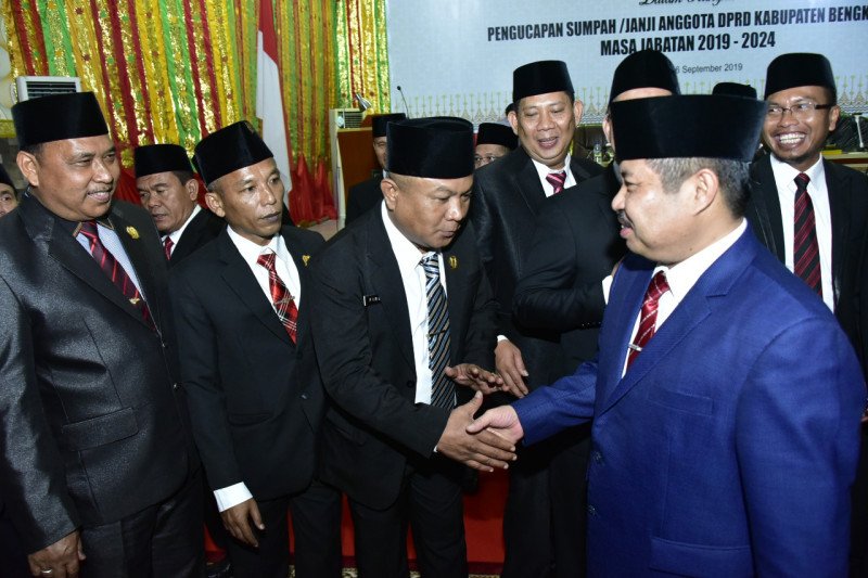 Bupati : Kepala daerah dan DPRD dipilih rakyat