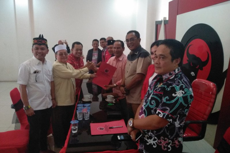 Baru Sugianto kembalikan formulir pendaftaran cagub ke PDIP Kalteng