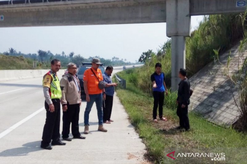 Polisi usut penemuan mayat bersimbah darah di tol Bocimi