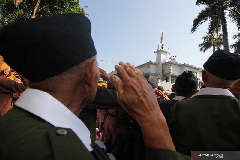 Teatrikal Peristiwa Perobekan Bendera Belanda - ANTARA News Jawa Timur