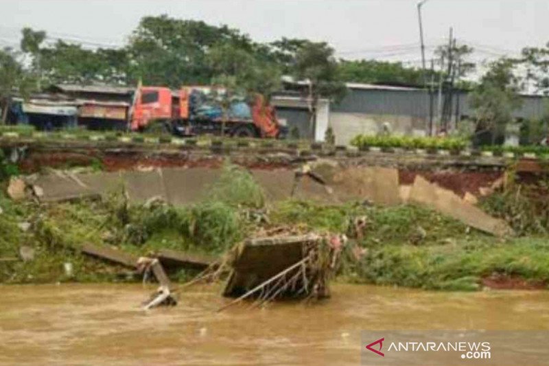 Balai Besar Ciliwung-Cisadane perbaiki tiga tanggul jebol di Bekasi