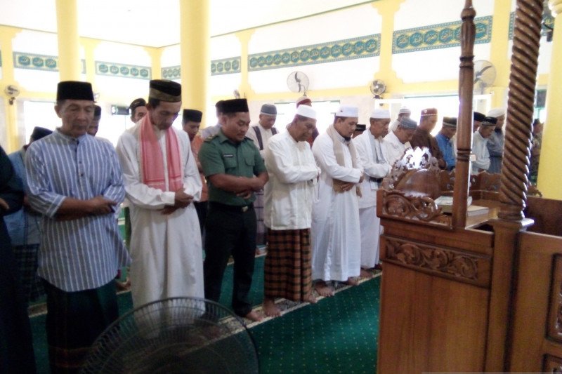 Koramil 07/0315 turut shalat Istisqa diTambelan